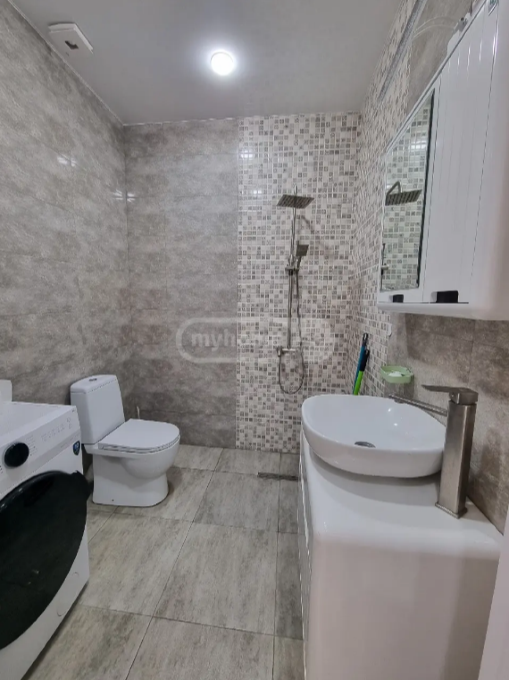 იყიდება 2 ოთახიანი ბინა ნუცუბიძის ფერდობზე